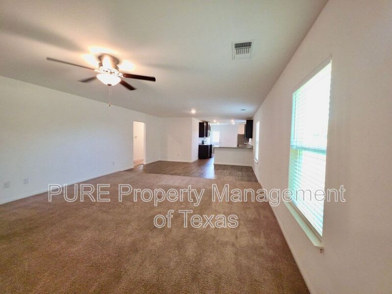 317 Riverdale Dr – photo 2