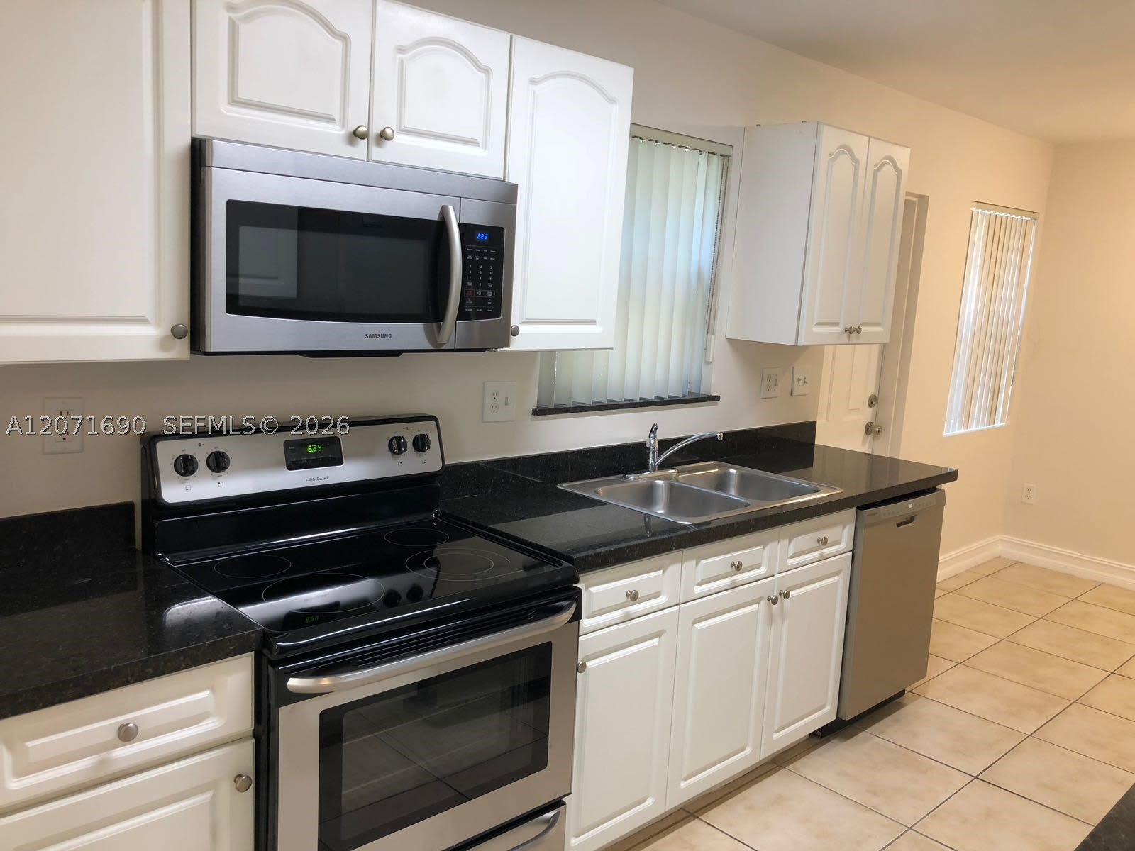 228 NW 14th Ave – photo 5