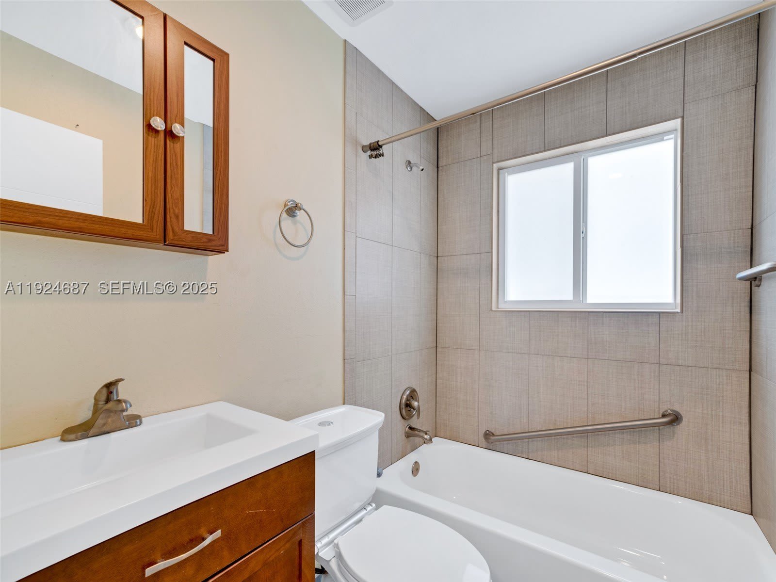 1520 NE 14th Ter – photo 5