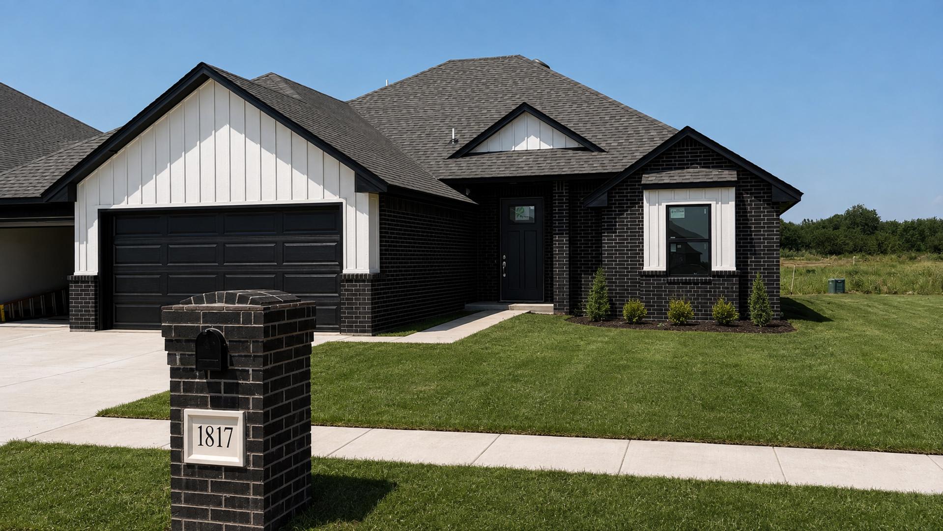 Beautiful 4-Bedroom Home with 3-Car Garage in Yukon – photo 2