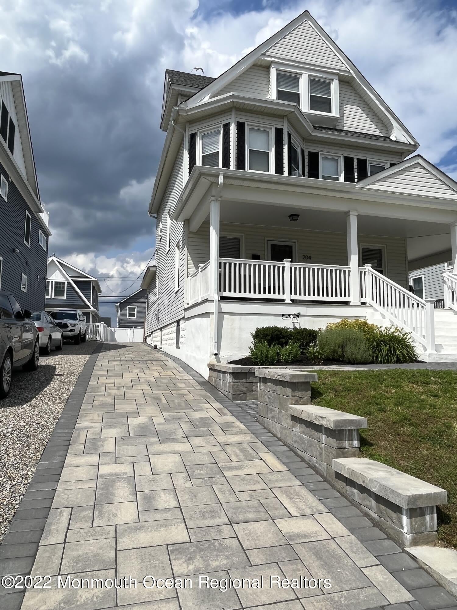 204 4th Avenue – photo 2