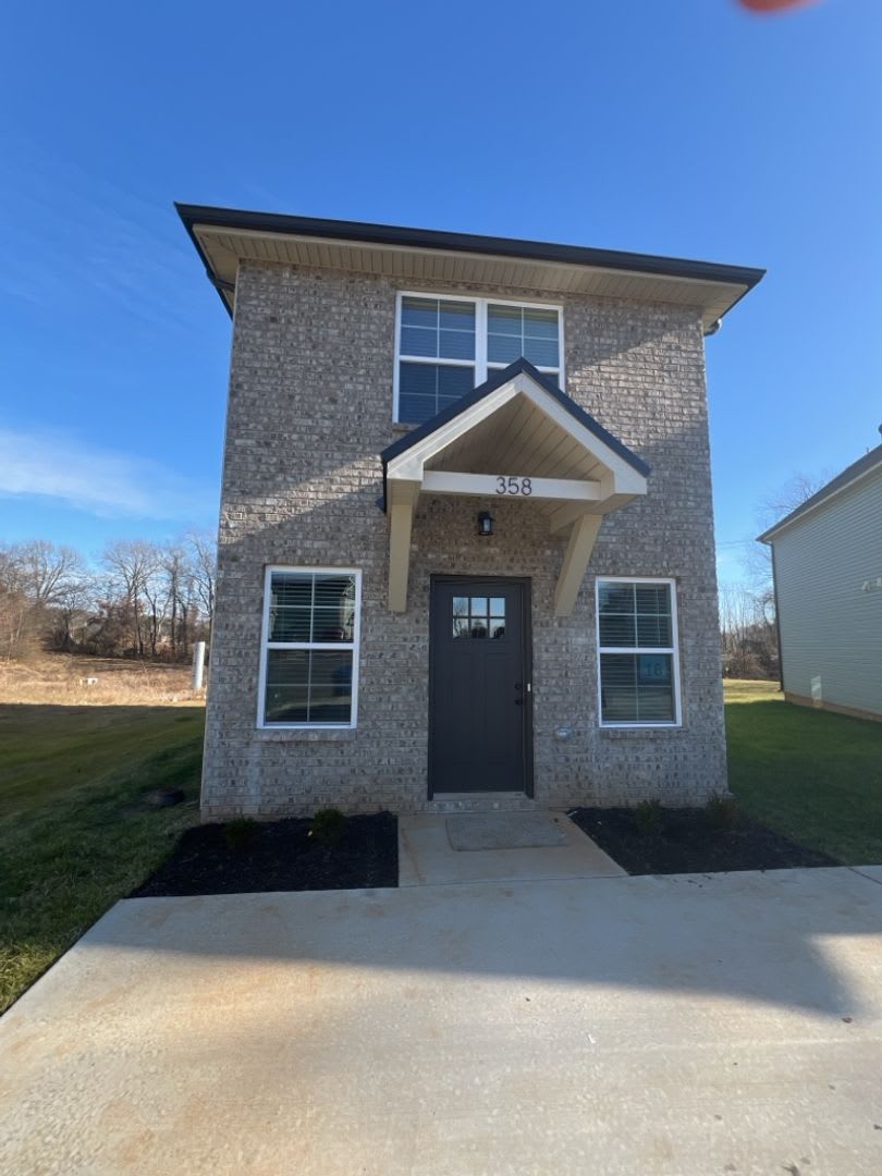 Adorable Single Family Townhome – photo 1