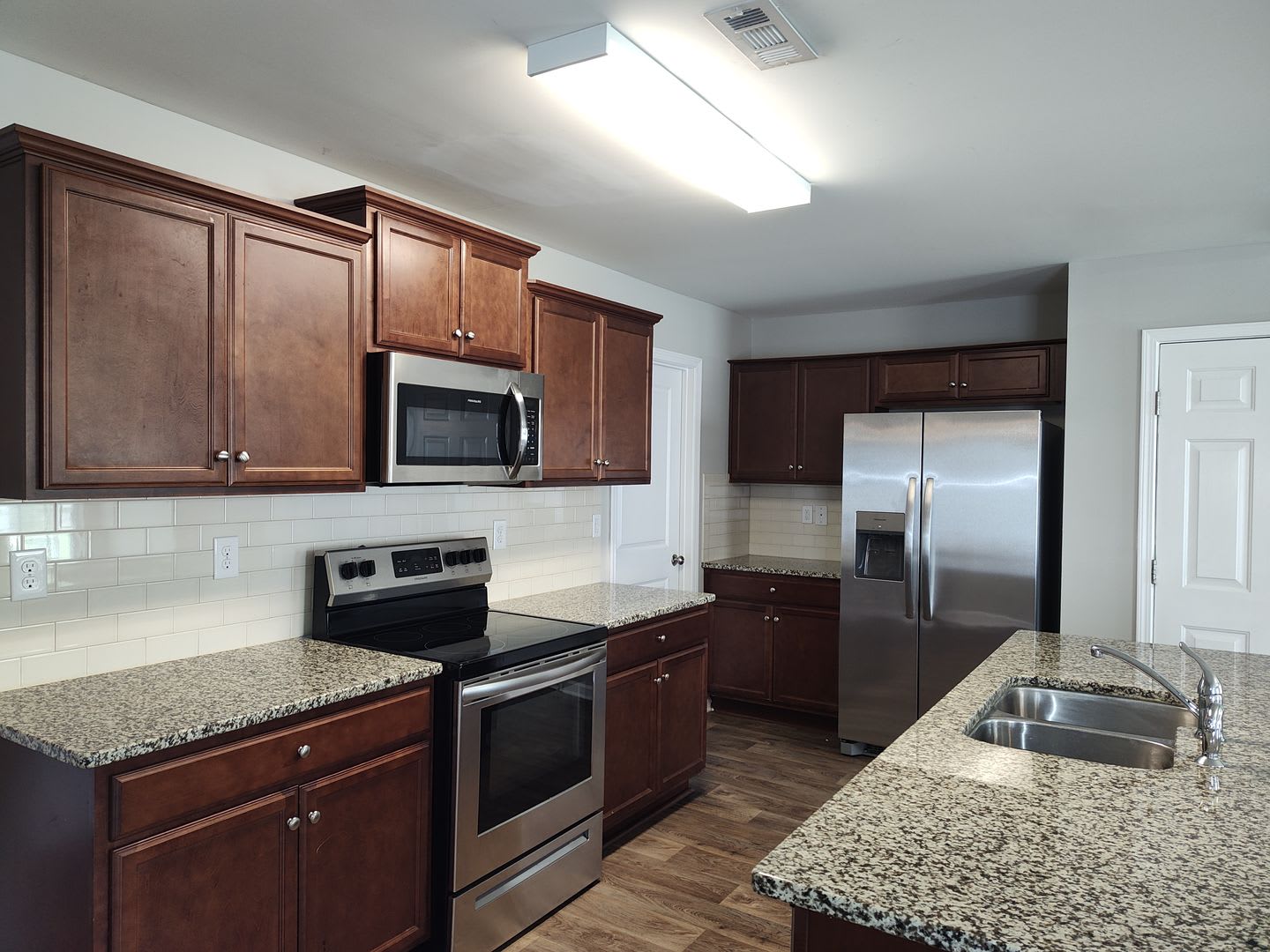 Spacious 5 Bedroom, 3 Bath Home located in Trinity at Northlake – photo 3