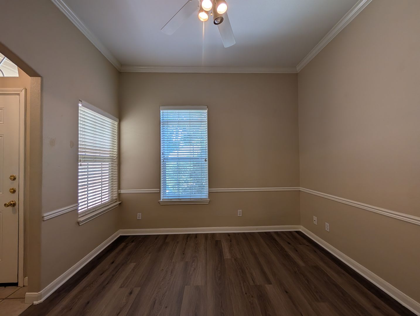 3 3 2 In Rivertree River Access Wood Burning Fire Place Covered Back Patio Tons Of Community Amenities Cisd – photo 4