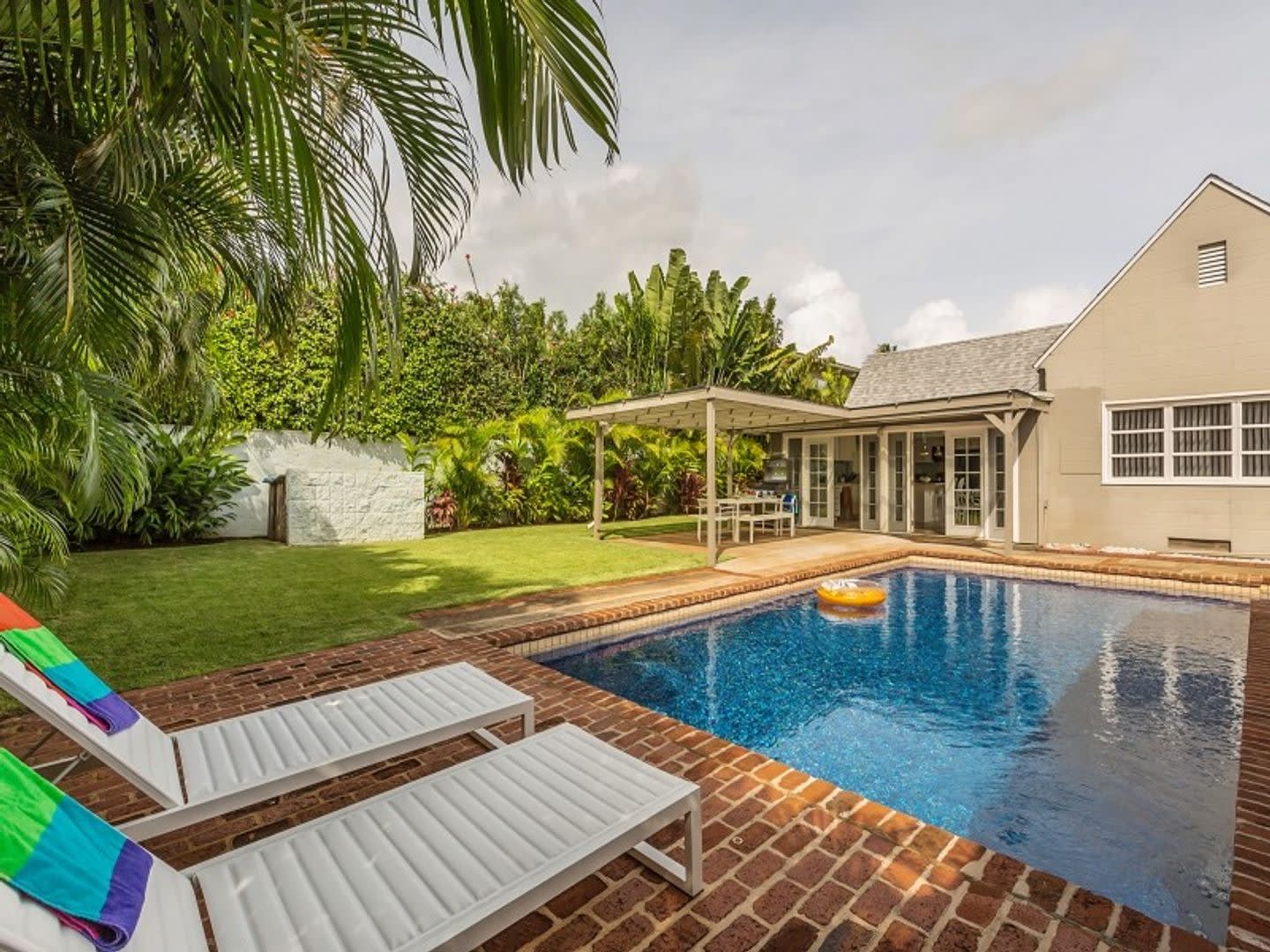 Historic Home+guest cottage in Kahala near the Beach w/Pool & AC: Ho'okipa Villa – photo 1