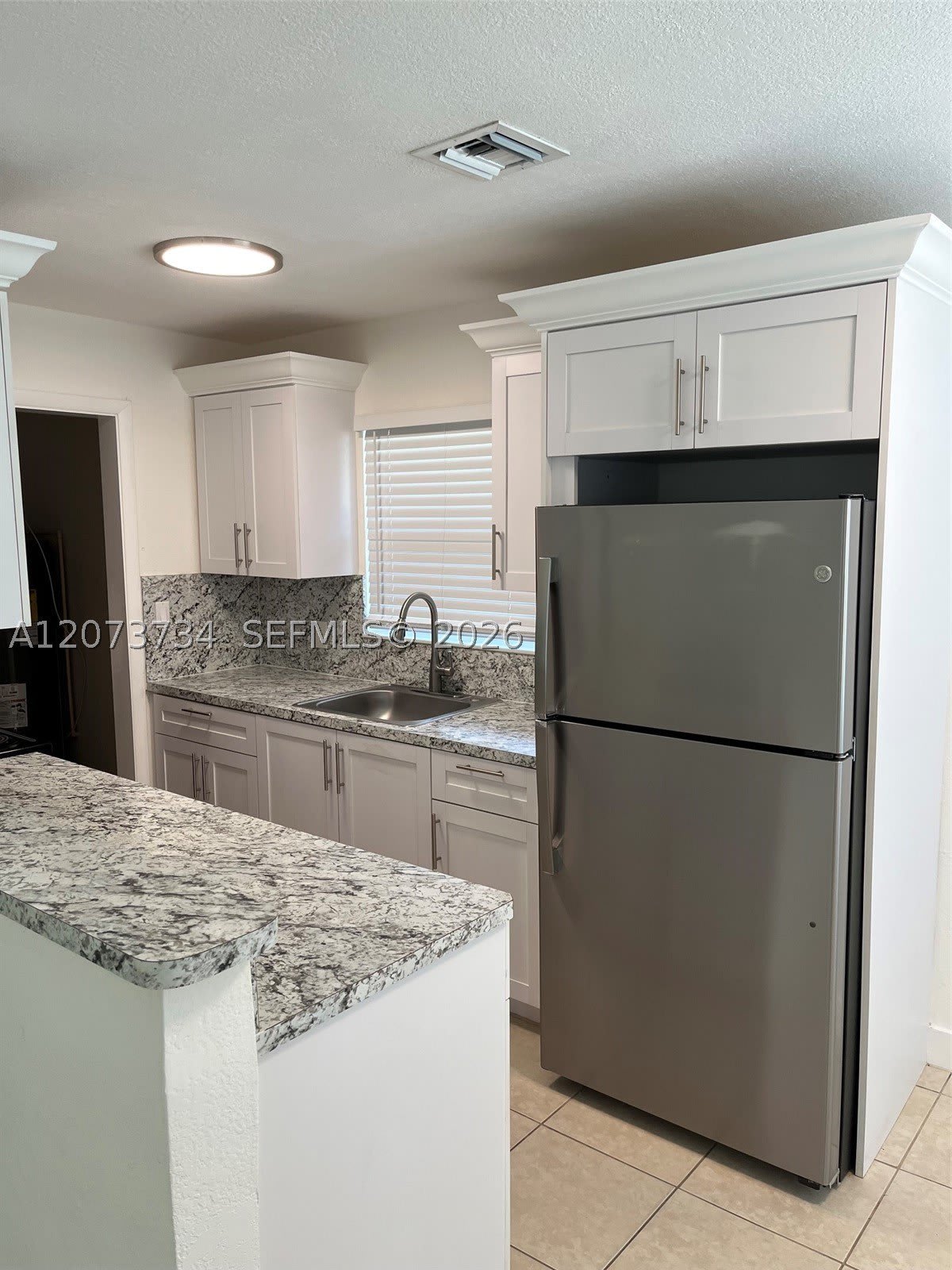330 NE 7th St – photo 2