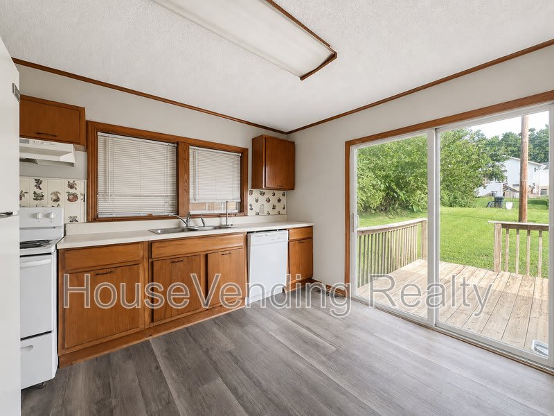 253 Atlantic Ave. – photo 4