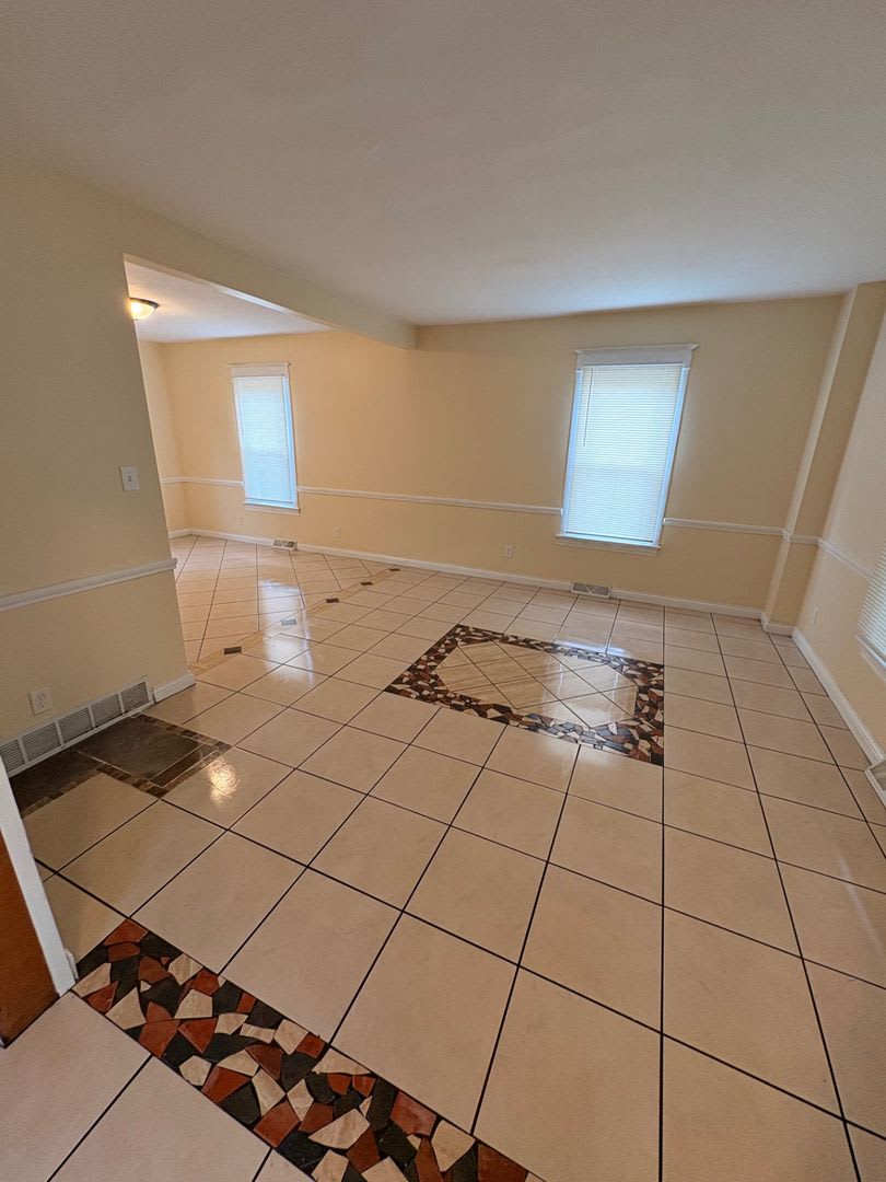 3 Bedroom House with Laundry Hookups – photo 2