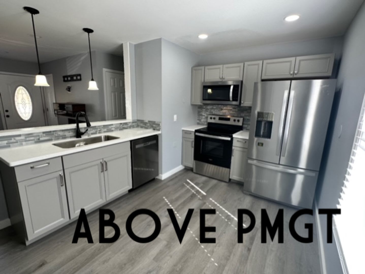 In Greer completely Renovated 3 bedroom – photo 3