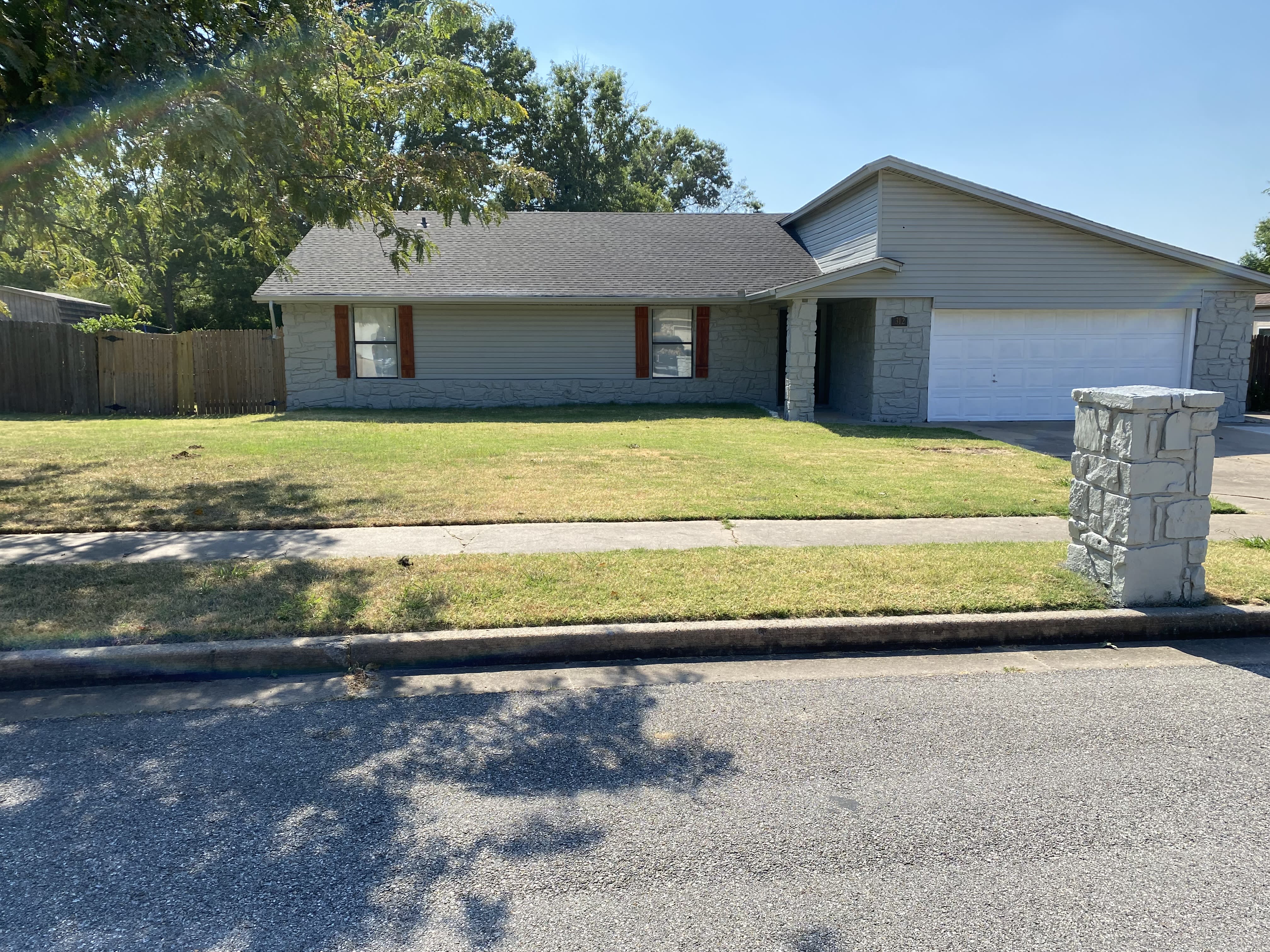 312 S Indianwood Ave – photo 2