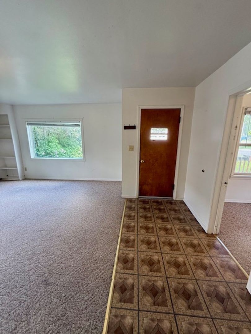 3 Bedroom, 1 Bath Apartment for Rent – photo 3
