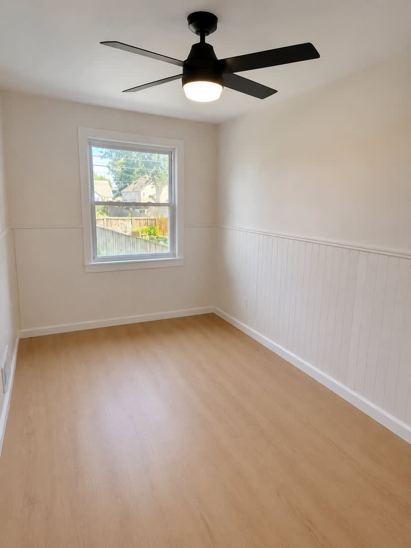 Spacious 2-Bedroom Home with Finished Lower Level & Fenced Yard – photo 5