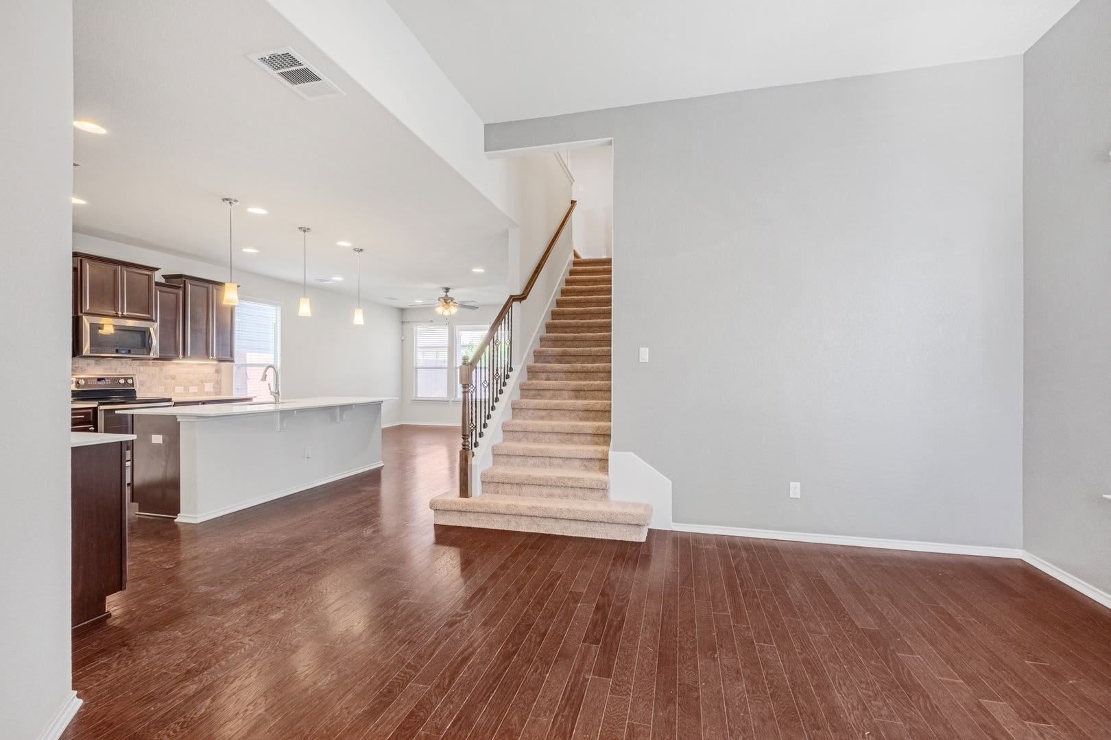 3 Bedroom, 2.5 Bath Home in North Austin – photo 2