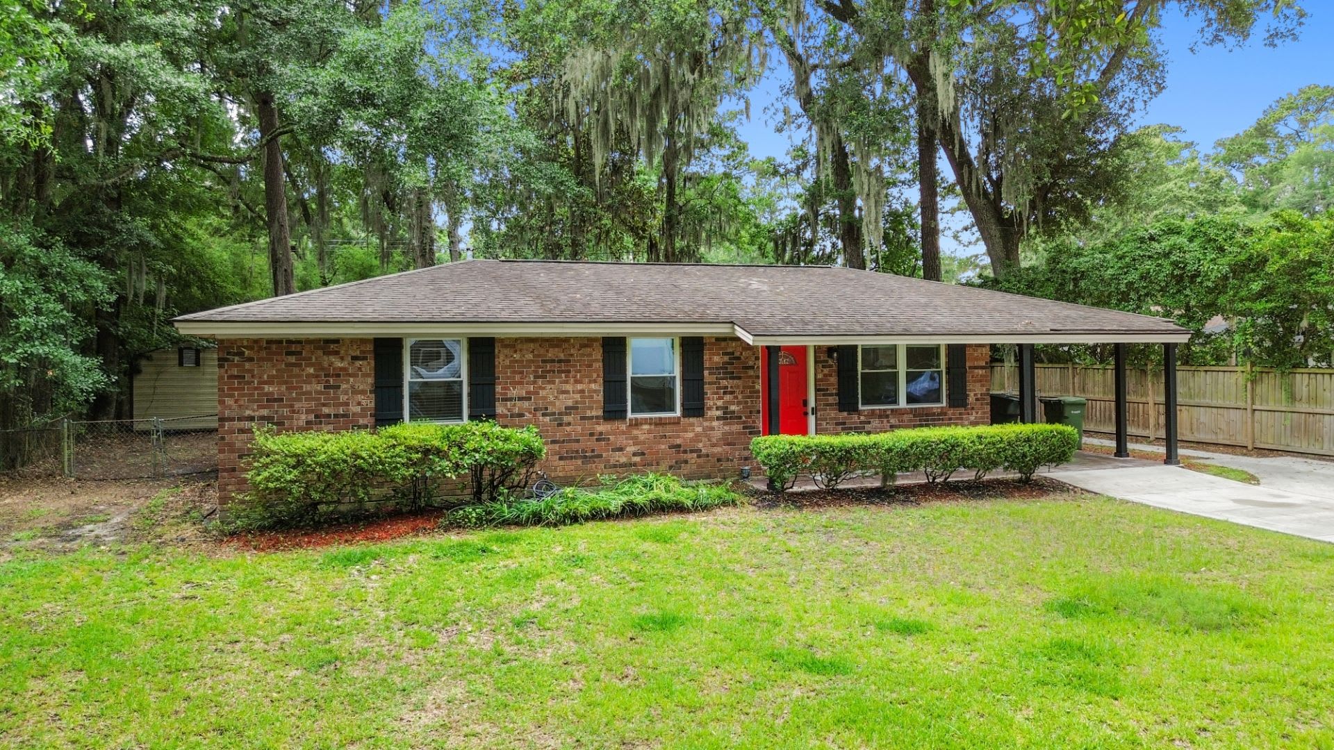 Southside Savannah Gem – 4BR Home in Windsor Forest with Sunroom & Patio – photo 2