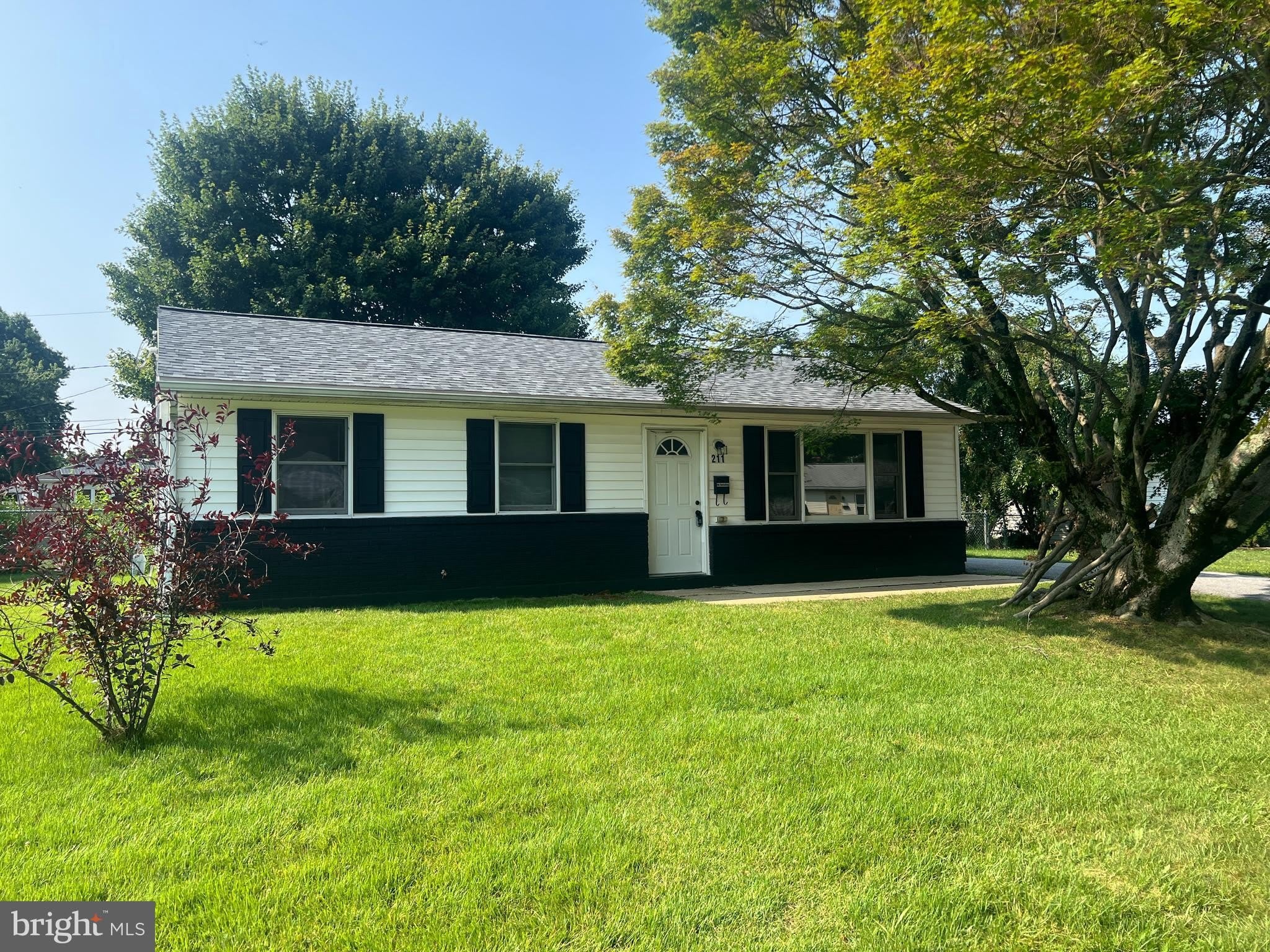 211 N BROWNLEAF Road – photo 1