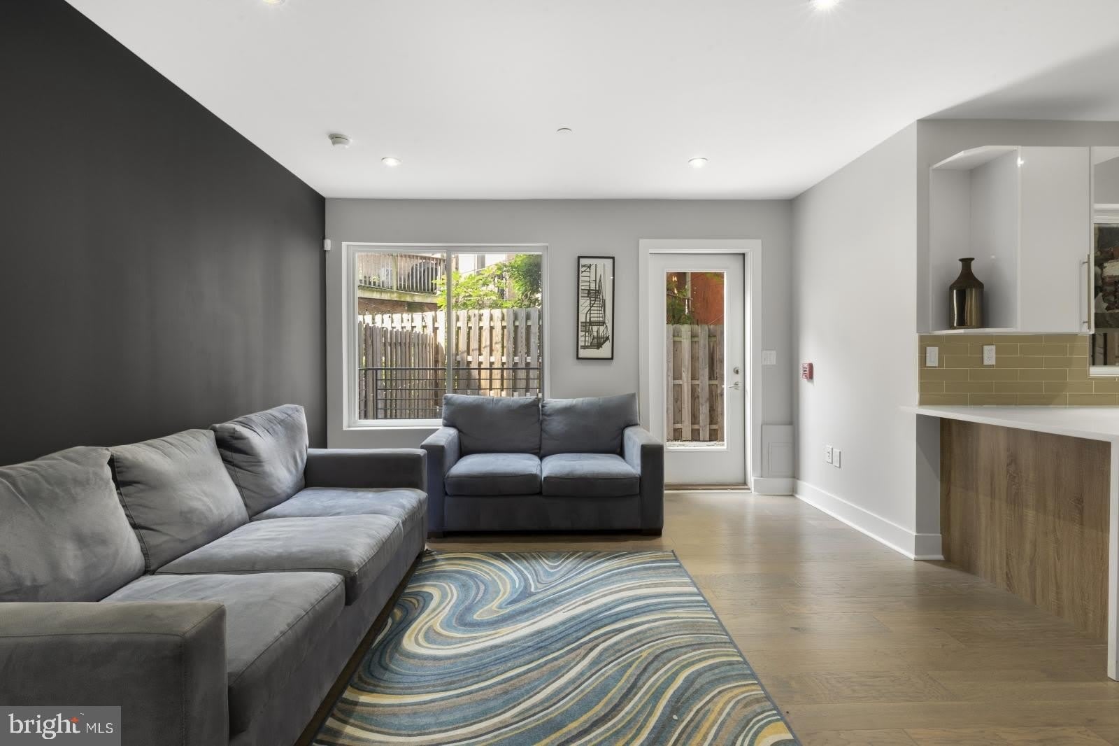1526 RIDGE Avenue – photo 2