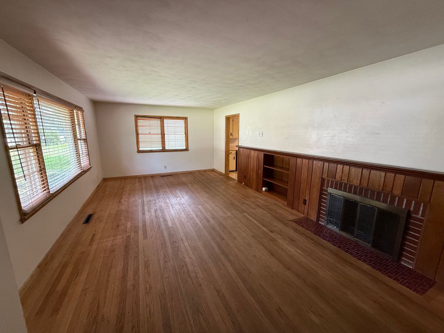 3 Bedroom House Close To Ross Ade And Mackey Waived Application Fees – photo 3