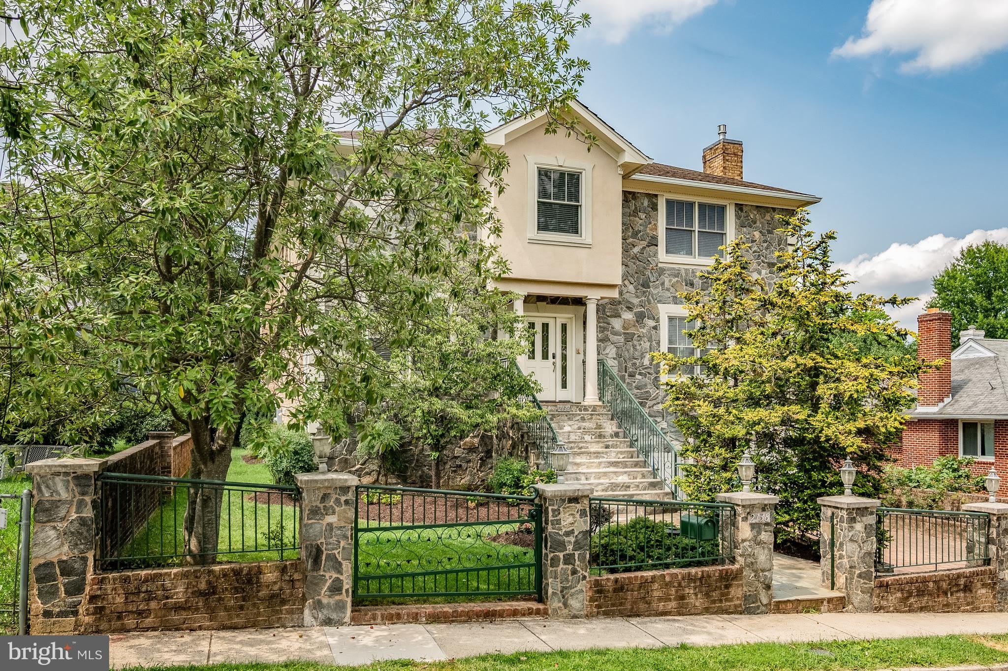 2138 PATRICK HENRY Drive – photo 3