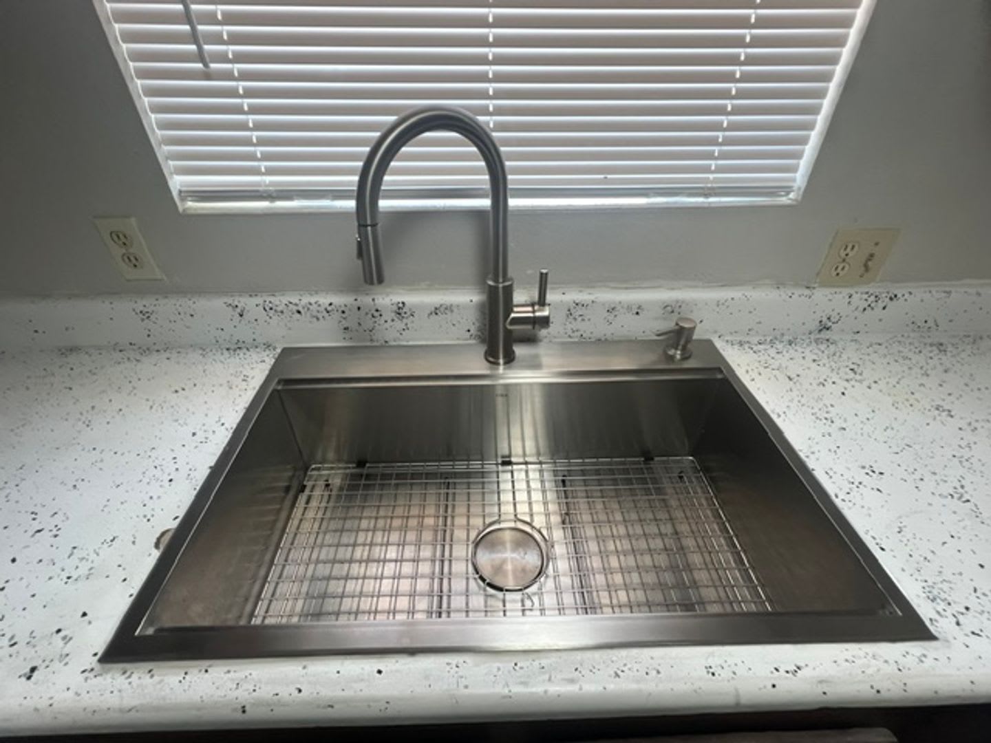 Fully Remodeled 2 Bedroom! – photo 5