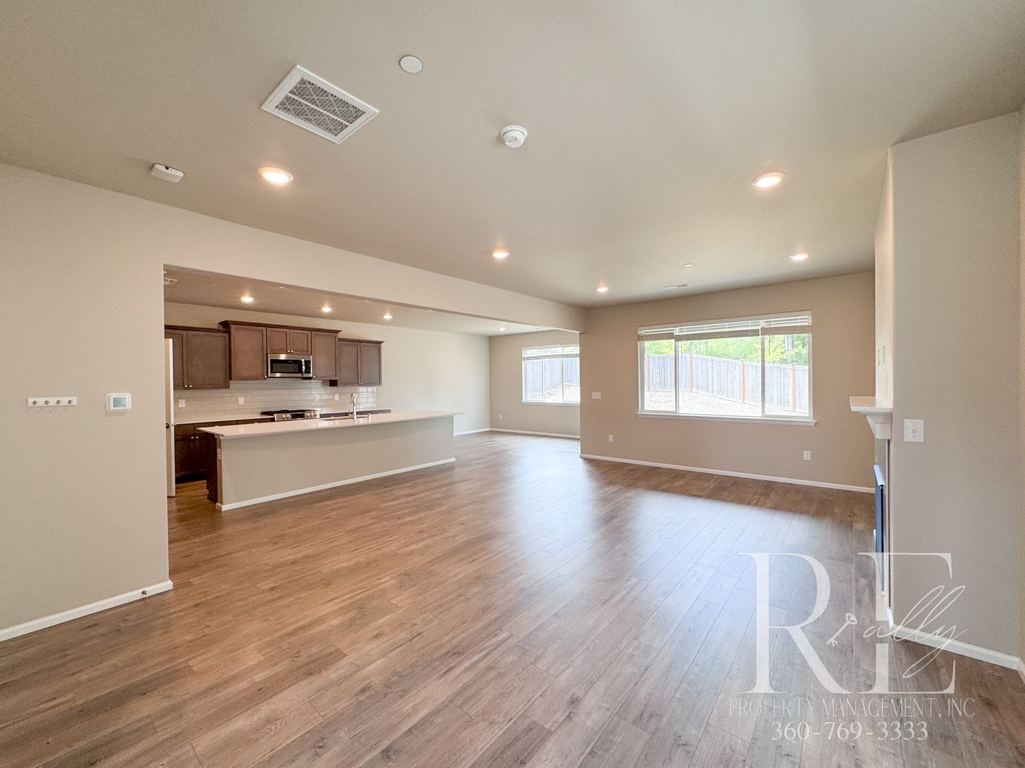 Luxury 4-Bedroom Home with Loft, 10' Ceilings, Gourmet Kitchen & Premium Upgrades – photo 4