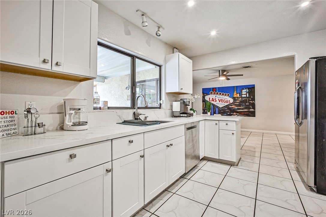 1505 Hialeah Drive – photo 4