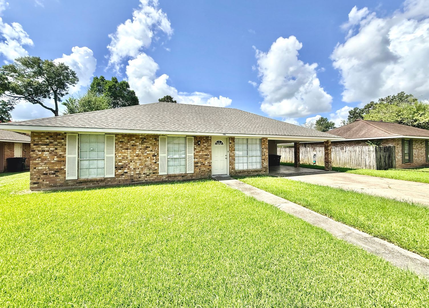 Bright & Spacious 3 Bedroom Brick Home with Double Carport & Large Backyard – photo 3