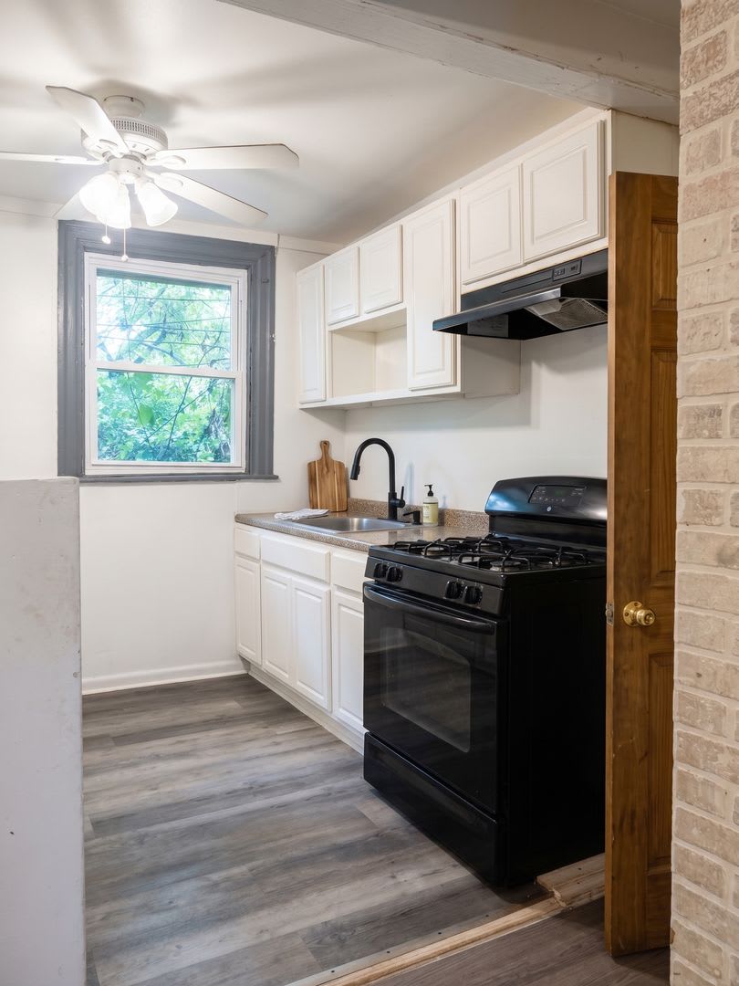 1142 E. Woodlawn St. – photo 4