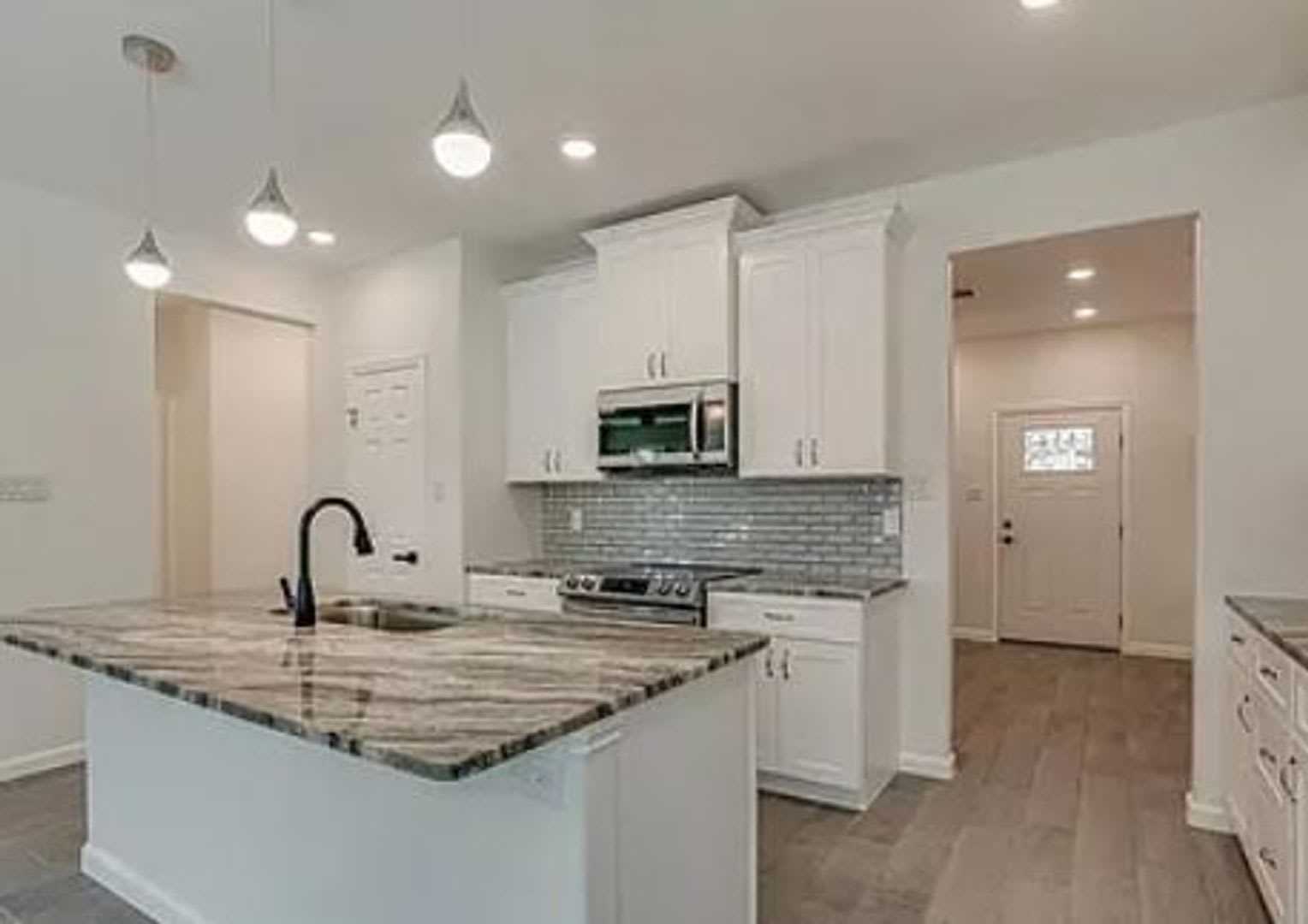 3-bedroom, 2.5-bath luxury home for rent minutes from canyon lake – photo 5