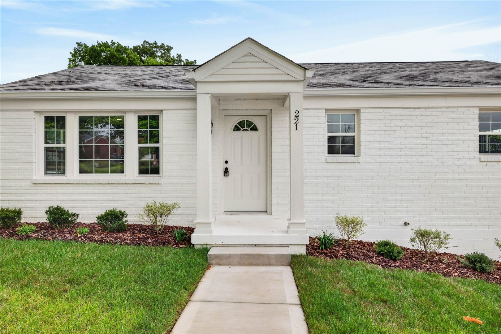 Beautiful Renovated 4 Bedroom Home For Rent With a Large Bonus Room! – photo 4