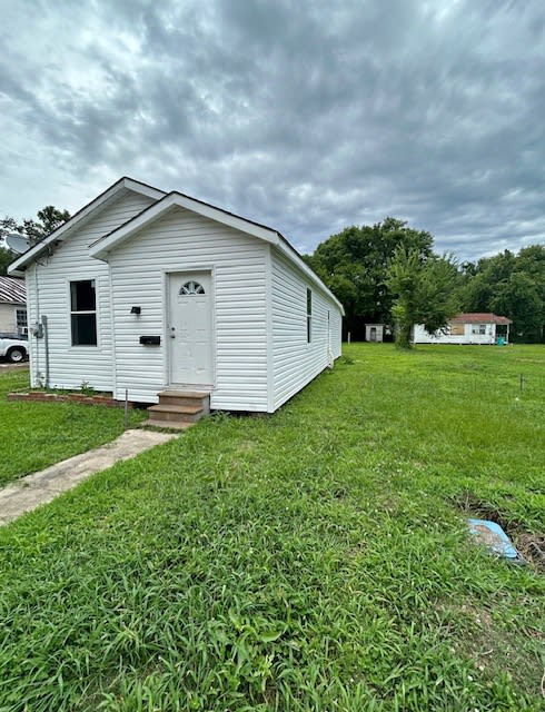808 N Market St – photo 1