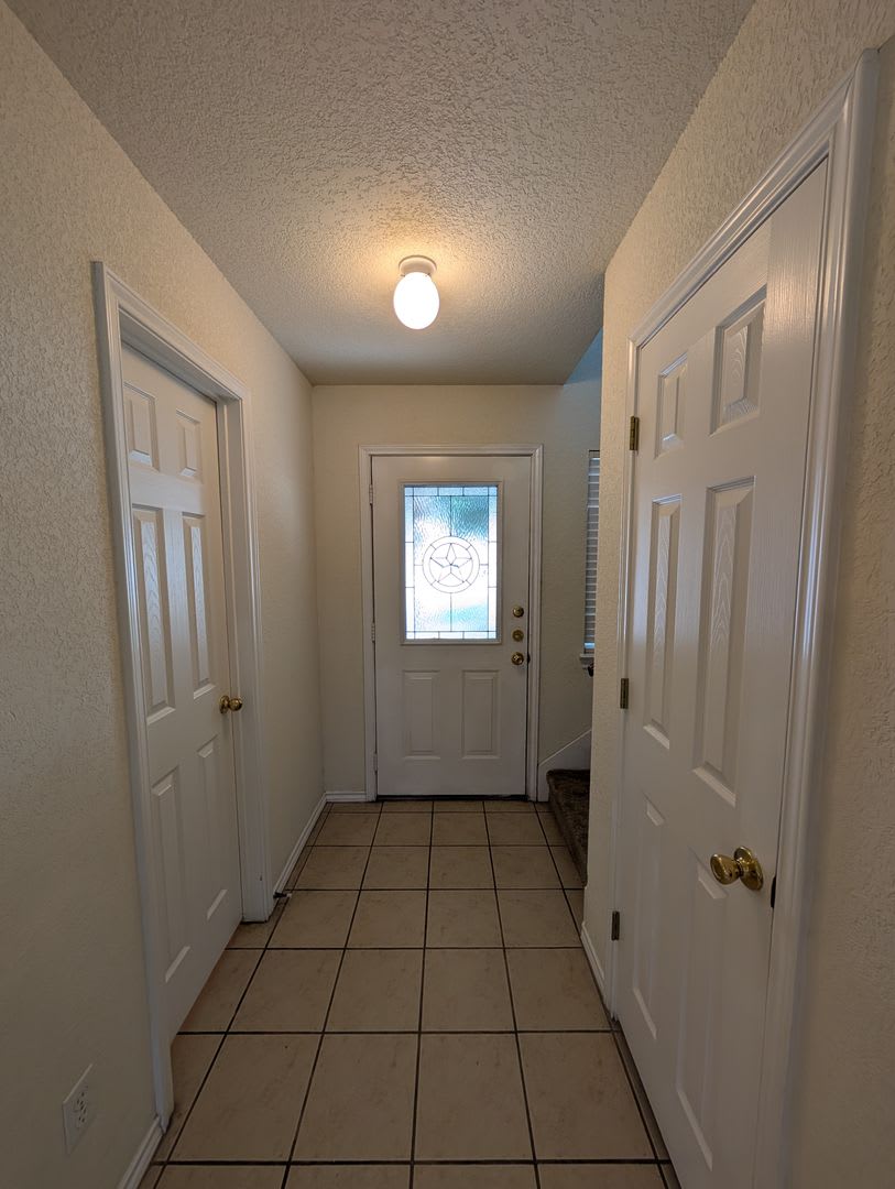 2 2 5 1 Easy Access To I35 Large Fenced In Backyard With Covered Patio Fridge Included Cisd – photo 3