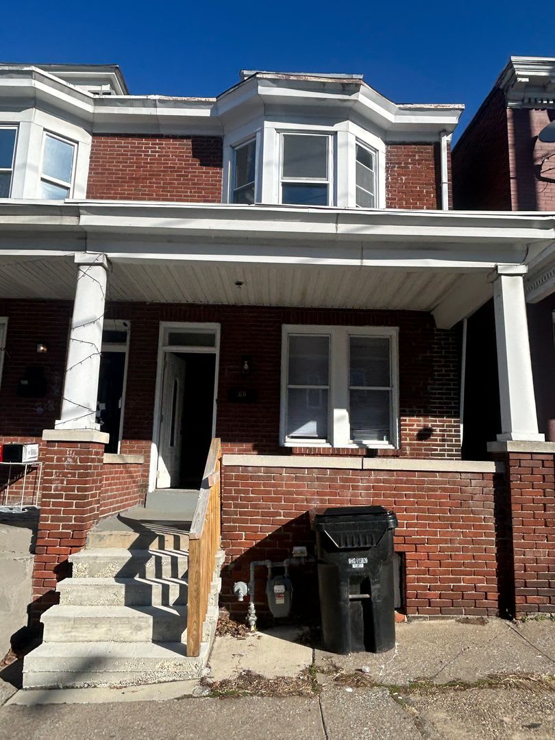 Beautiful 3 Bedroom Home in Harrisburg! – photo 1