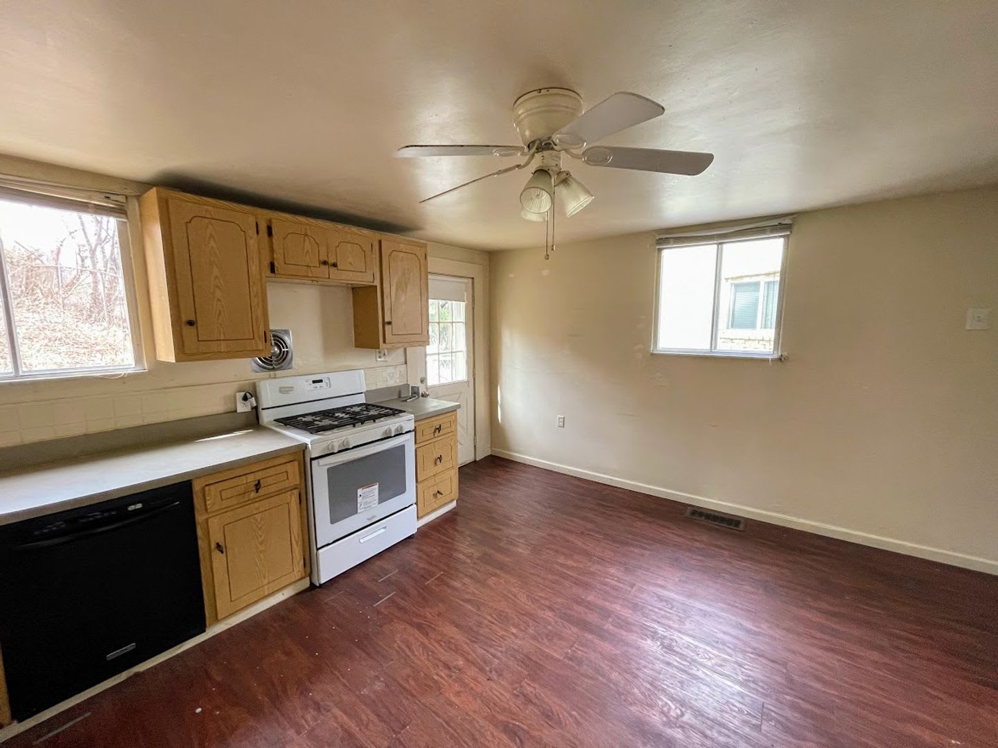 2 Bed, 1 Bath Home in Greenfield – photo 5