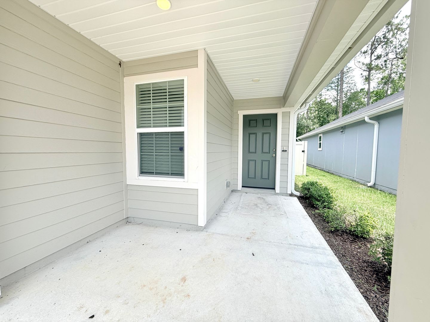 Beautiful 4Br Home With Open Floor Plan Fully Fenced Backyard – photo 4