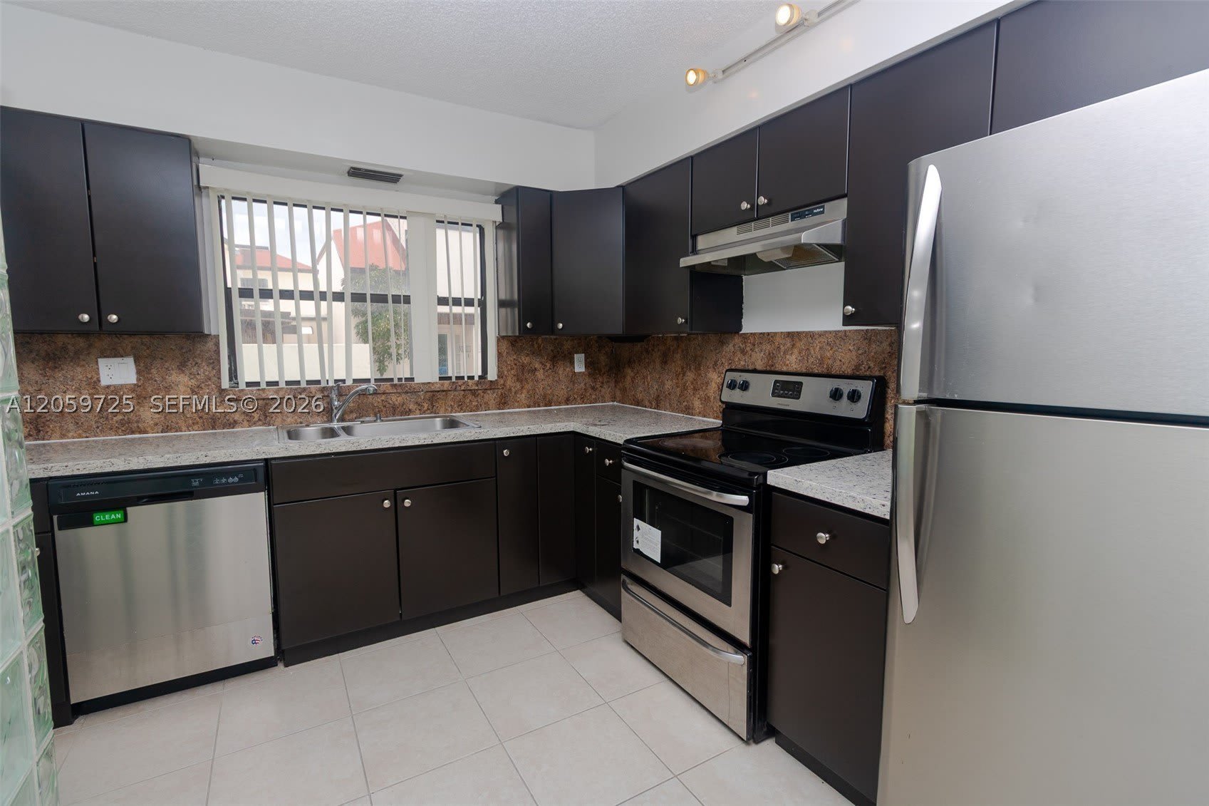 10085 NW 6th Ter – photo 3