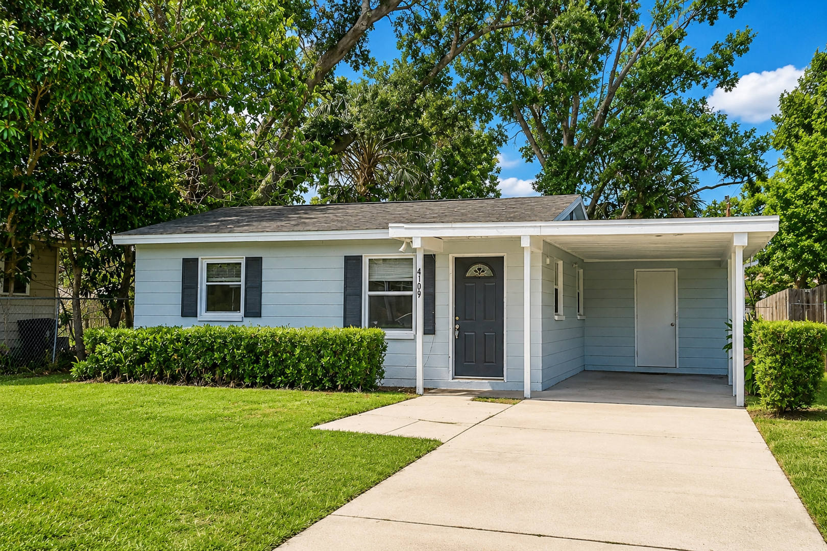 Coming Soon! 2 Bedroom, 1 Bathroom Home for Rent in West Tampa! – photo 1