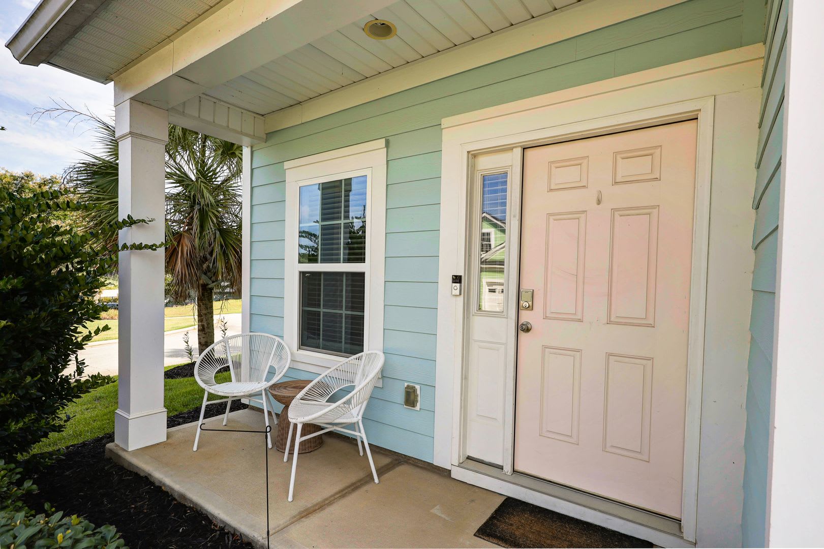 Partially Furnished Lakefront Retreat in Sunset Bay – Stunning Views & Resort-Style Amenities – photo 2