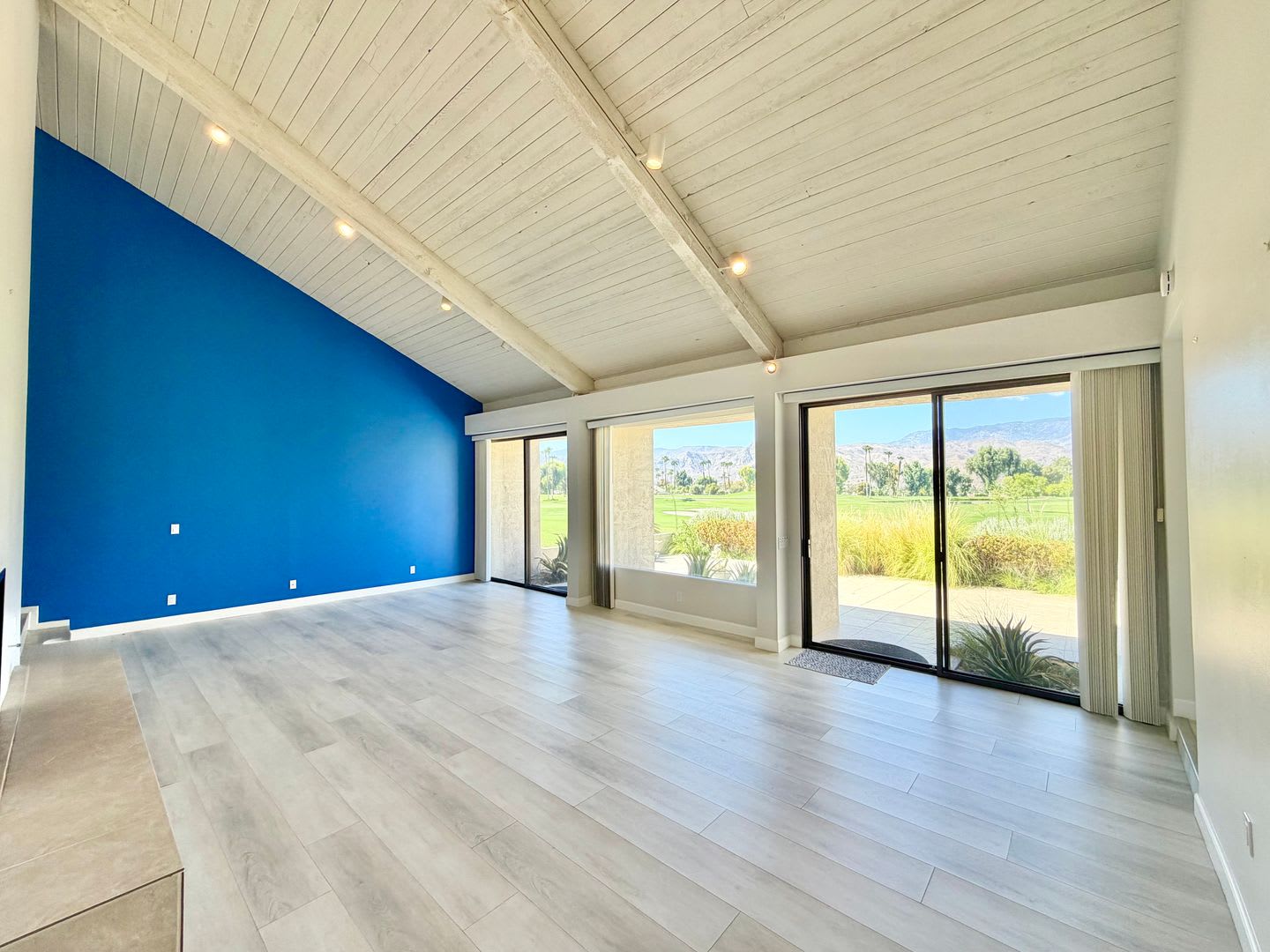 AVAILABLE NOW!!! BEAUTIFUL 2-Bedroom, 2-Bathroom Condo in Mission Hills! – photo 1