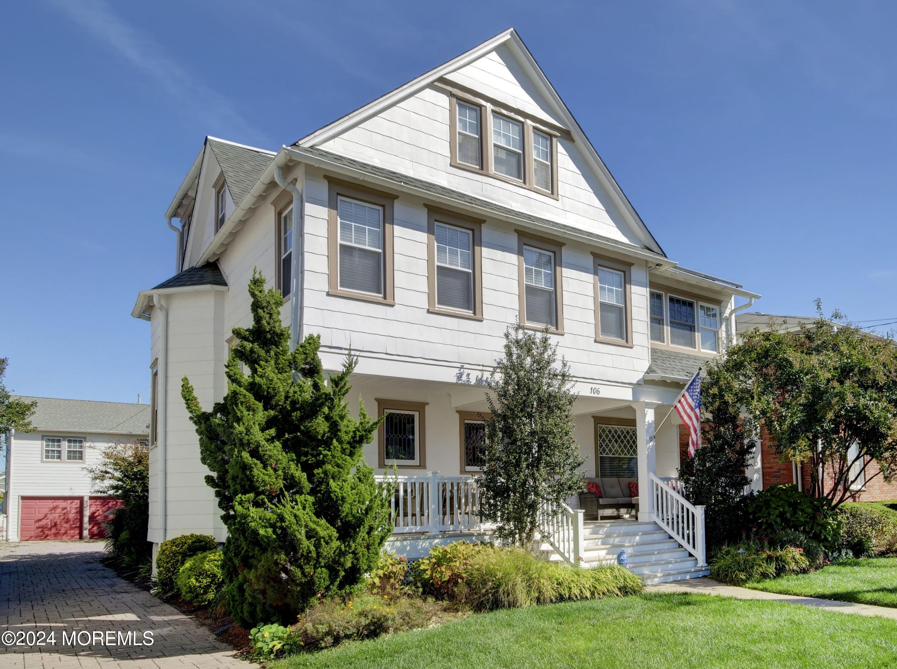 106 10th Avenue – photo 1