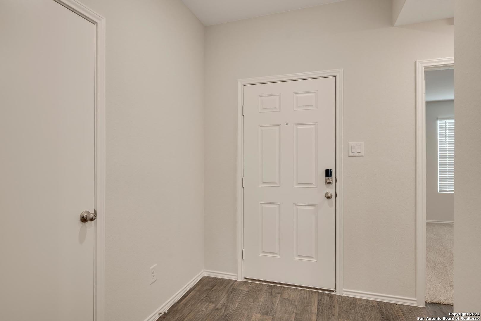 728 ARMADILLO DR – photo 4
