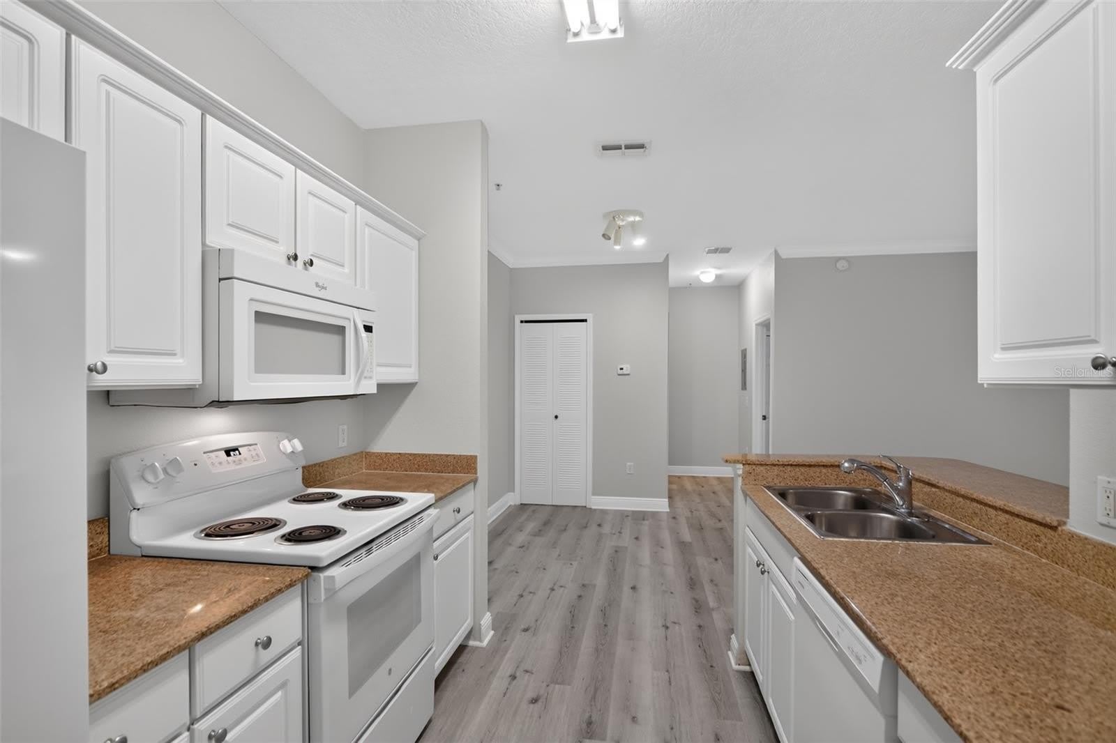 304 SOUTHERN PECAN Circle – photo 3
