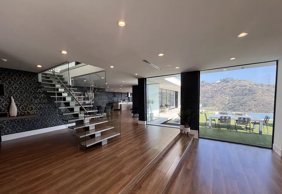 2110 Hercules Dr – photo 3