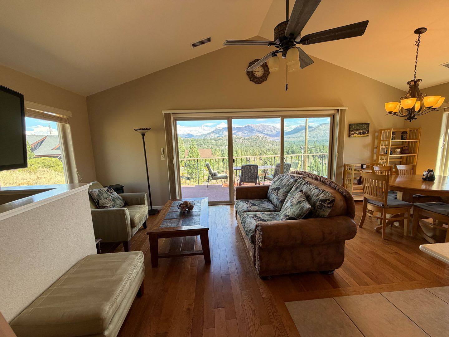 Gorgeous Views Out Of Every Window 3 Bed 2 Bath With Garage – photo 3