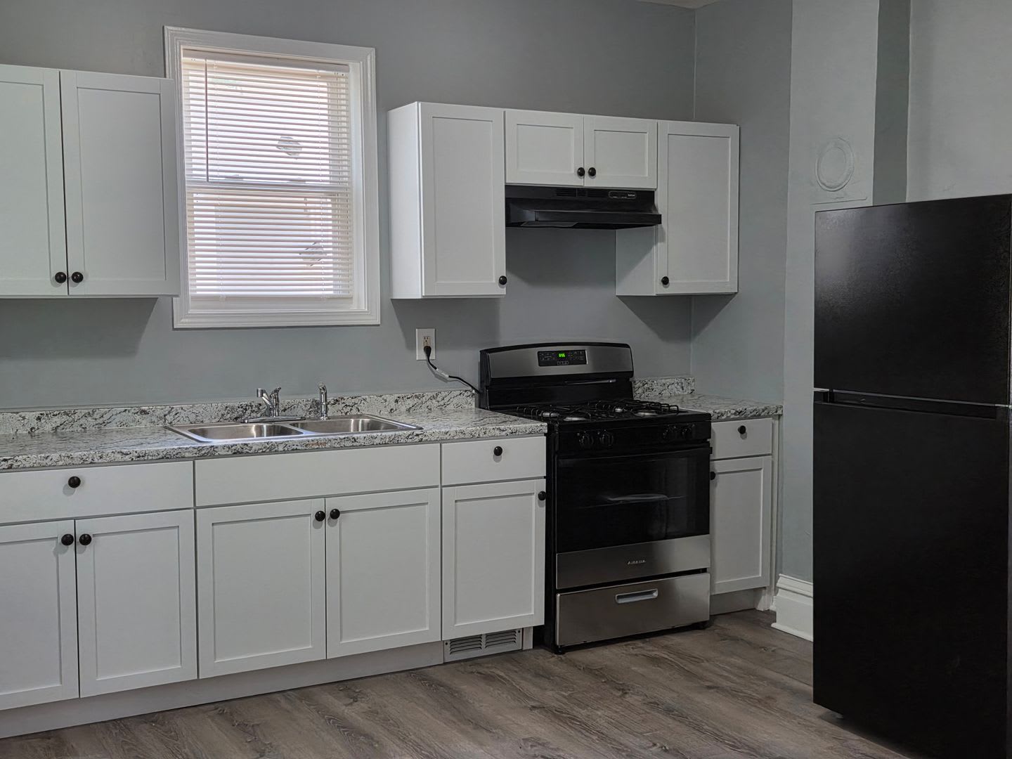 Fully Upgraded Interior – photo 1