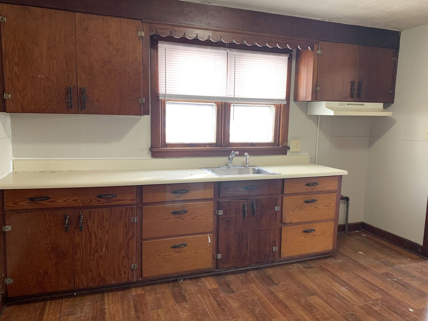 Charming 3-Bedroom, 1-Bathroom Single-Family Home – photo 5