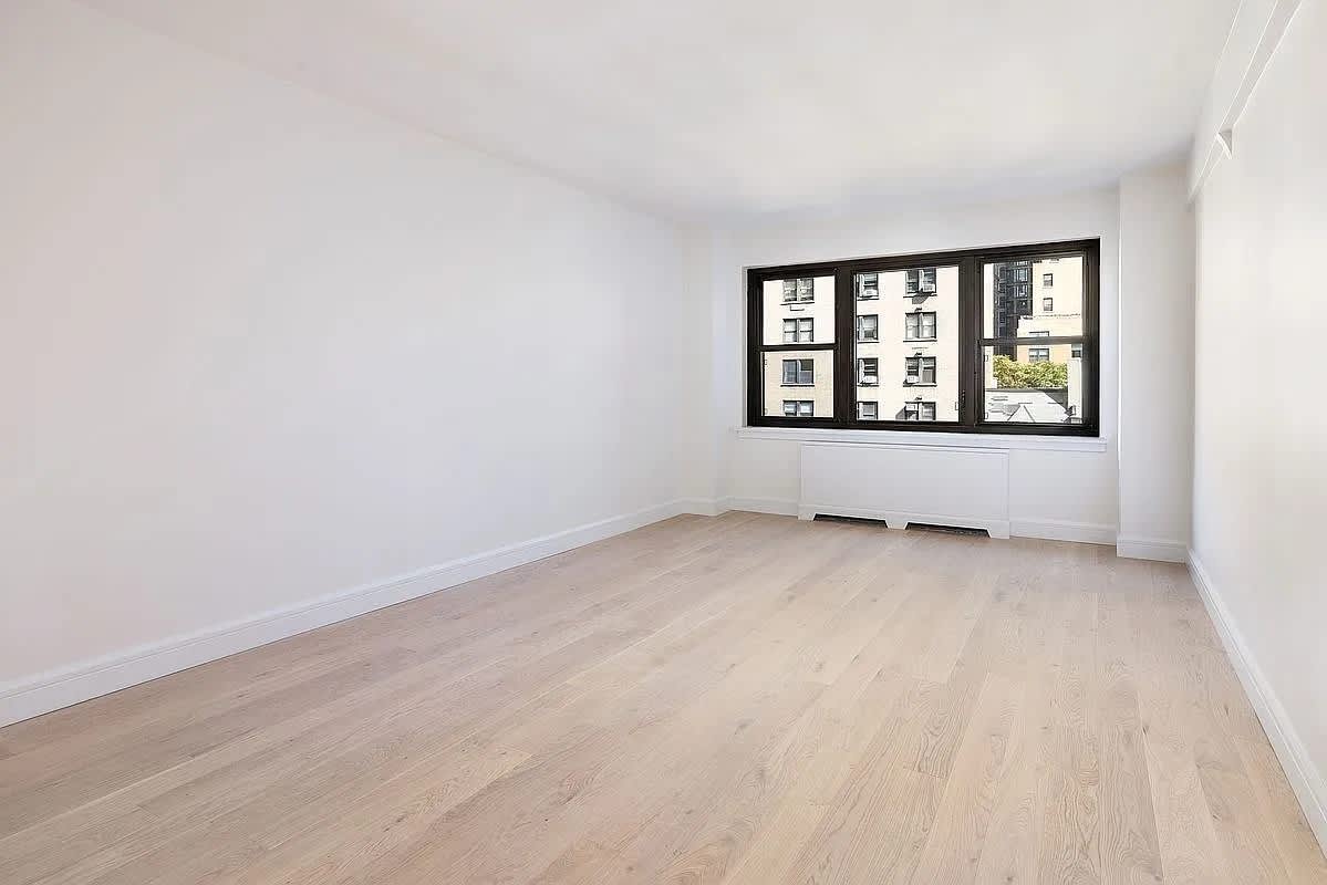 11 Riverside Dr – photo 1