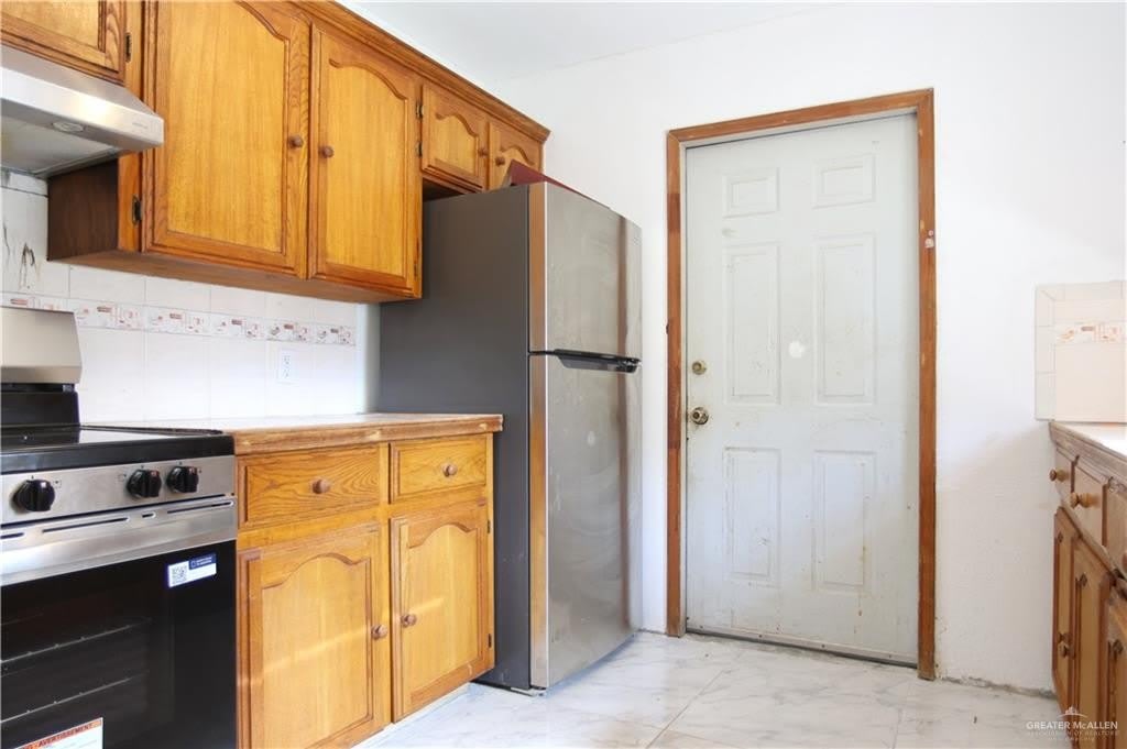 927 E Salazar Street – photo 4