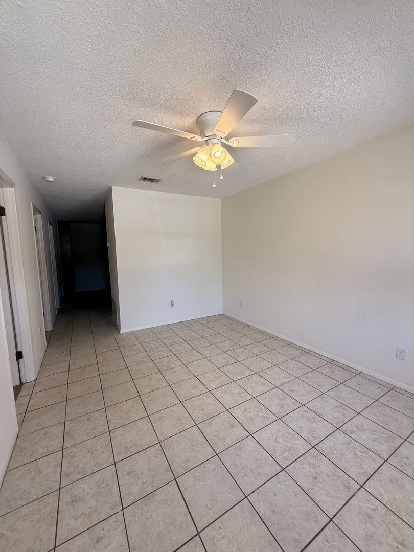 New Listing – photo 2