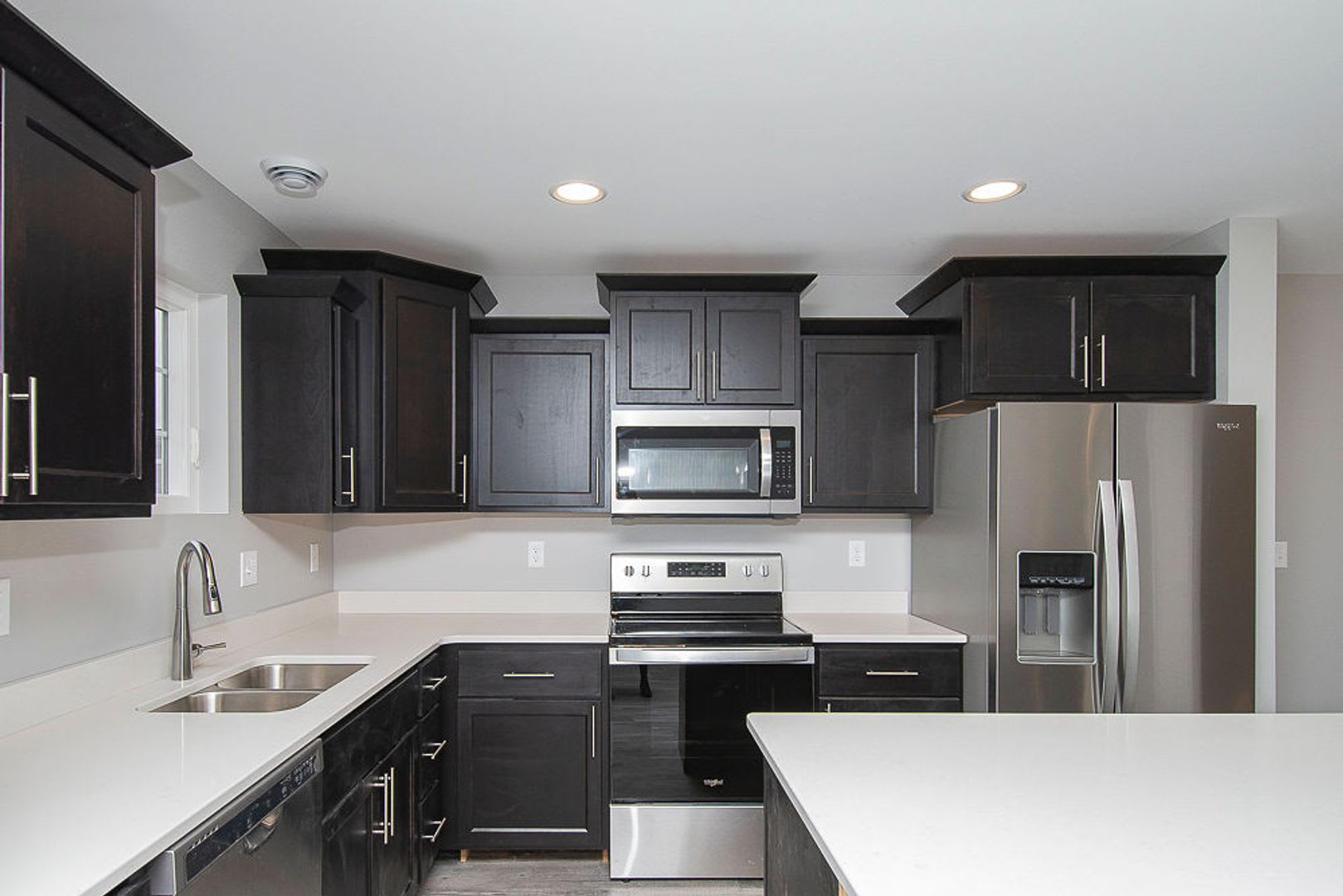 Luxury Living in a Private Community – photo 2
