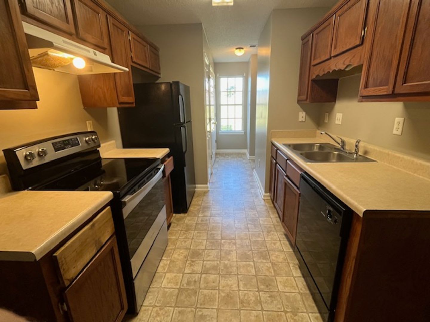 Renovated 3 Bedroom 3 Bath Townhome for Rent! – photo 4